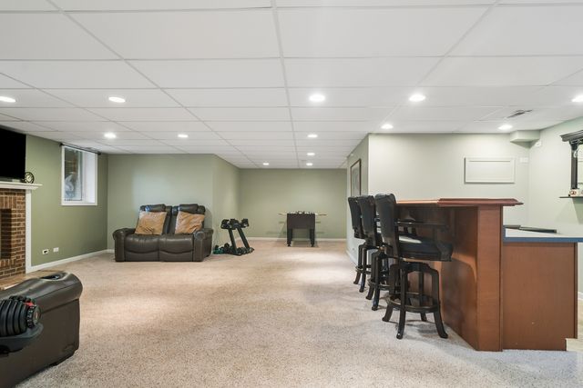 8 ROSE Lane, Hawthorn Woods, IL 60047