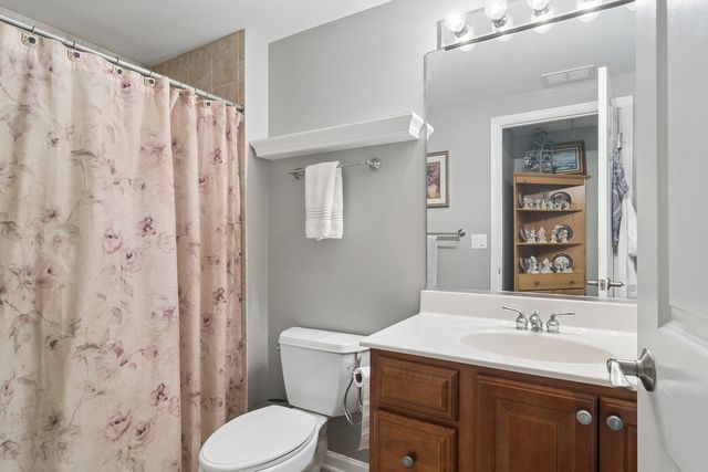 8 ROSE Lane, Hawthorn Woods, IL 60047