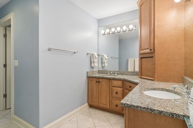8 ROSE Lane, Hawthorn Woods, IL 60047