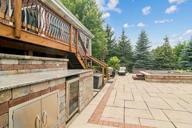 8 ROSE Lane, Hawthorn Woods, IL 60047
