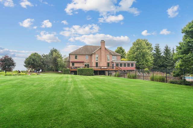 8 ROSE Lane, Hawthorn Woods, IL 60047