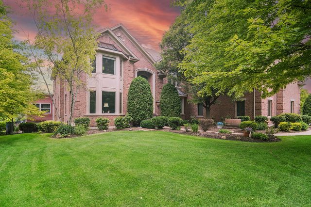 8 ROSE Lane, Hawthorn Woods, IL 60047