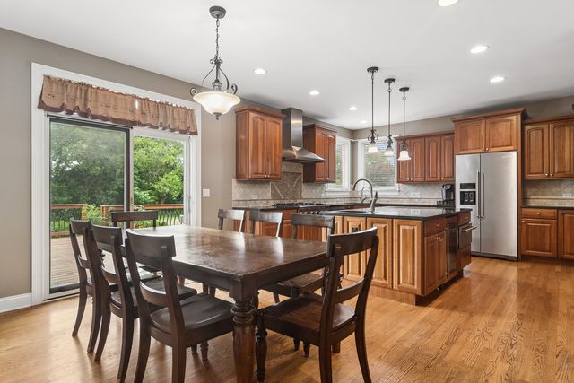8 ROSE Lane, Hawthorn Woods, IL 60047