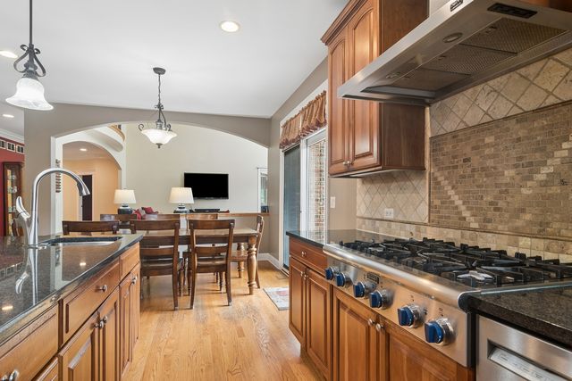 8 ROSE Lane, Hawthorn Woods, IL 60047