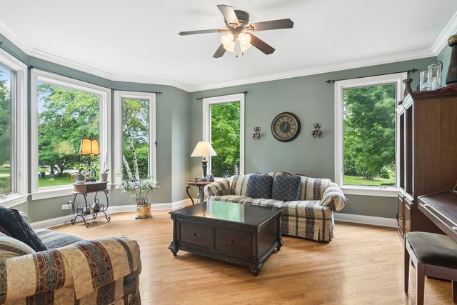 8 ROSE Lane, Hawthorn Woods, IL 60047