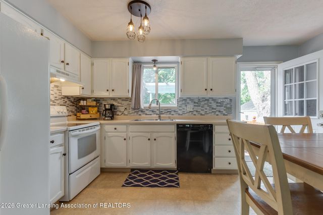 4206 Watson Avenue, Holt, MI 48842
