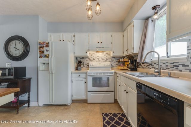 4206 Watson Avenue, Holt, MI 48842