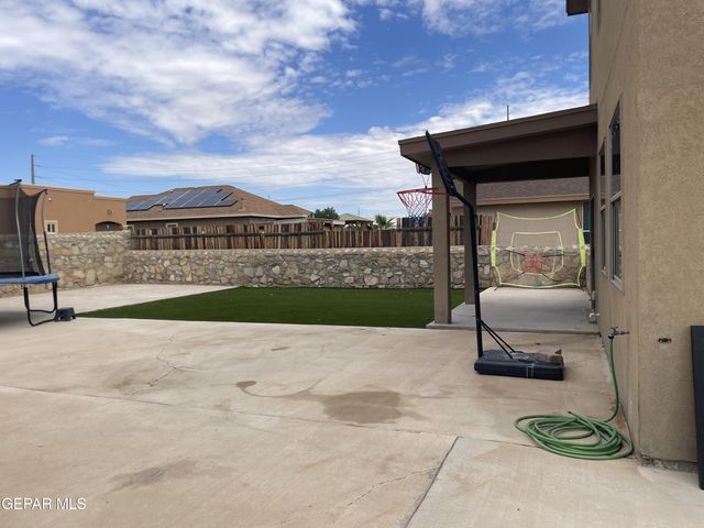 809 Desert Moon Drive, El Paso, TX 79928