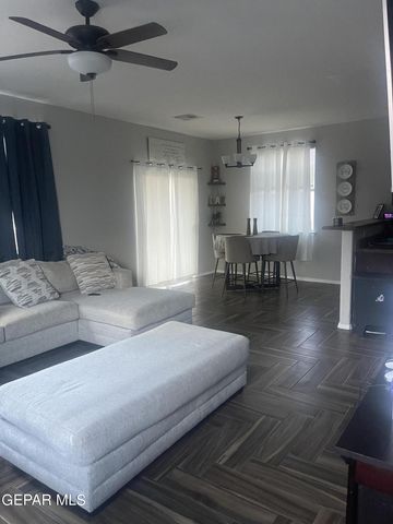 809 Desert Moon Drive, El Paso, TX 79928