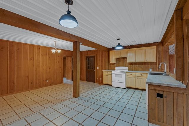 233 MacArthur Ln, Walling, TN 38587