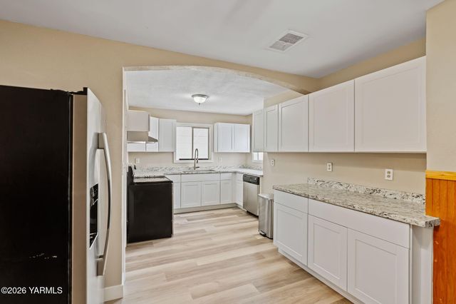 1521 Cornell Ave, Yakima, WA 98902