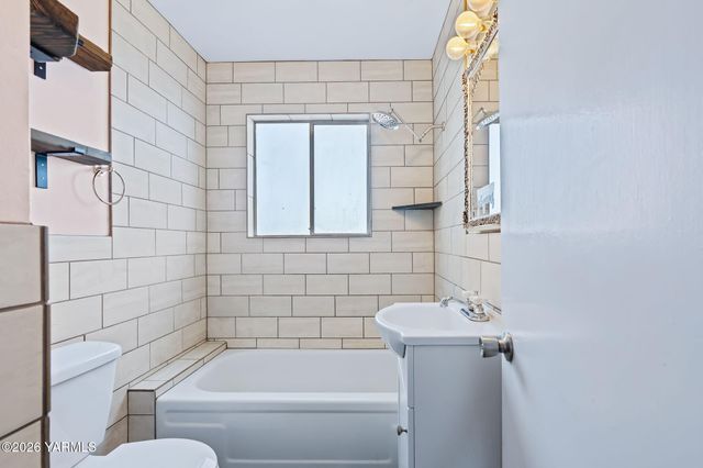 1521 Cornell Ave, Yakima, WA 98902