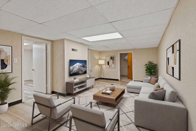 1521 Cornell Ave, Yakima, WA 98902