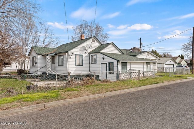 1521 Cornell Ave, Yakima, WA 98902
