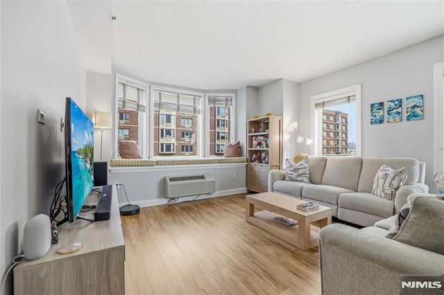 5114 City Place, Edgewater, NJ 07020