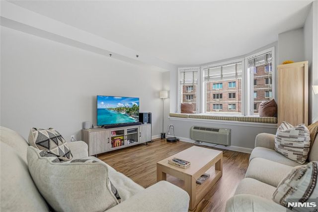 5114 City Place, Edgewater, NJ 07020