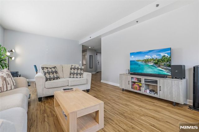 5114 City Place, Edgewater, NJ 07020