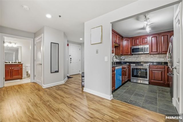 5114 City Place, Edgewater, NJ 07020