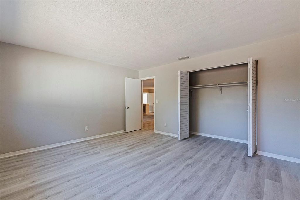 Image 20 of property listing at 1013 55TH TERRACE S, St Petersburg, FL 33705