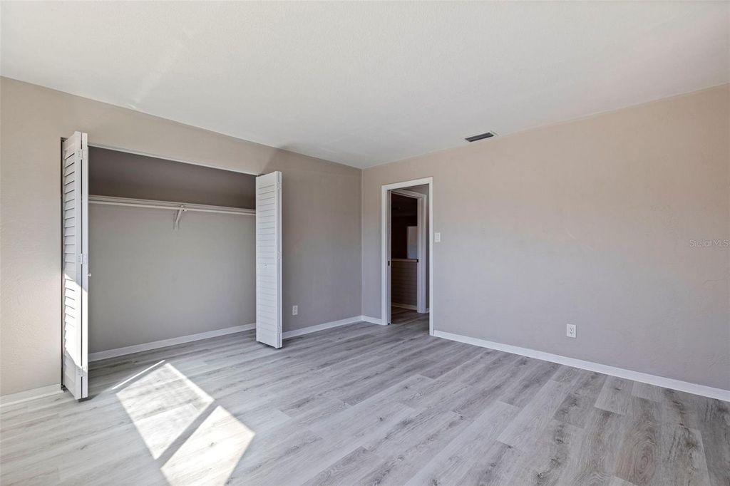 Image 26 of property listing at 1013 55TH TERRACE S, St Petersburg, FL 33705