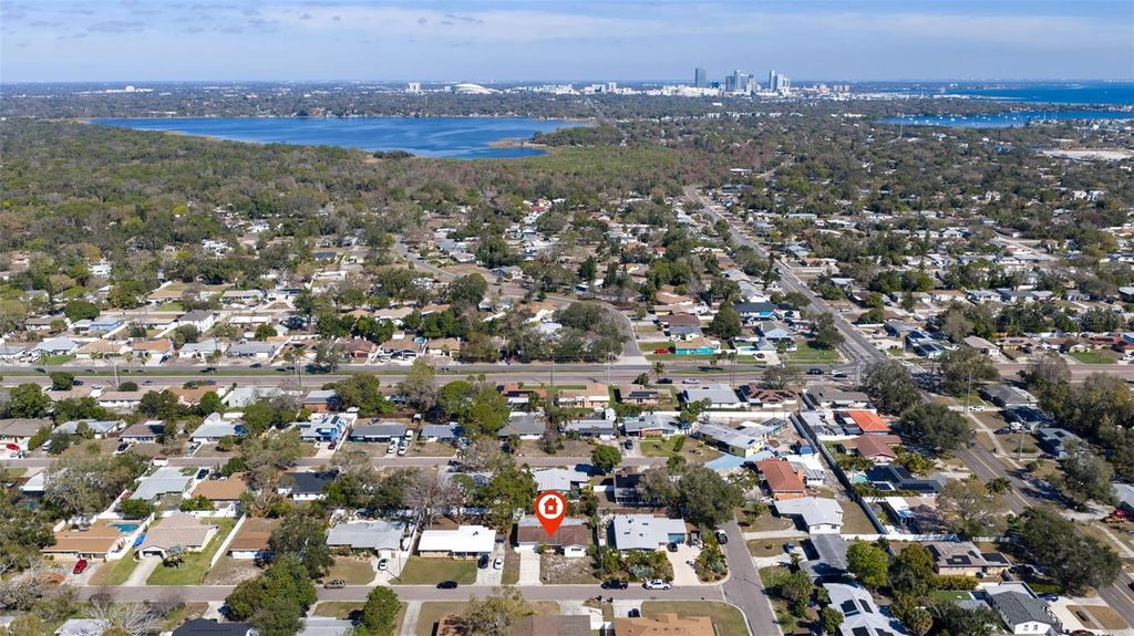 Image 4 of property listing at 1013 55TH TERRACE S, St Petersburg, FL 33705