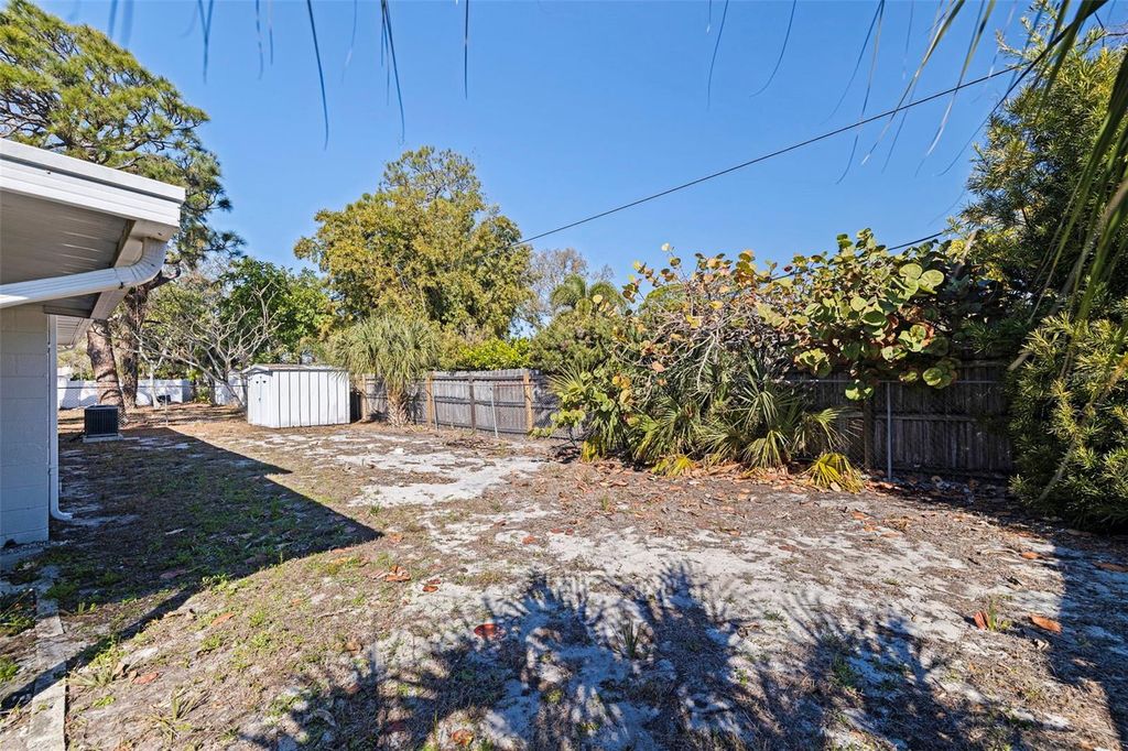 Image 31 of property listing at 1013 55TH TERRACE S, St Petersburg, FL 33705