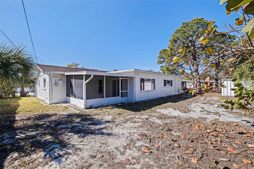 Image 32 of property listing at 1013 55TH TERRACE S, St Petersburg, FL 33705