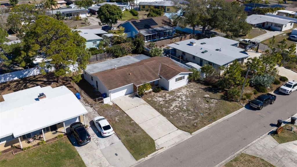 Image 35 of property listing at 1013 55TH TERRACE S, St Petersburg, FL 33705