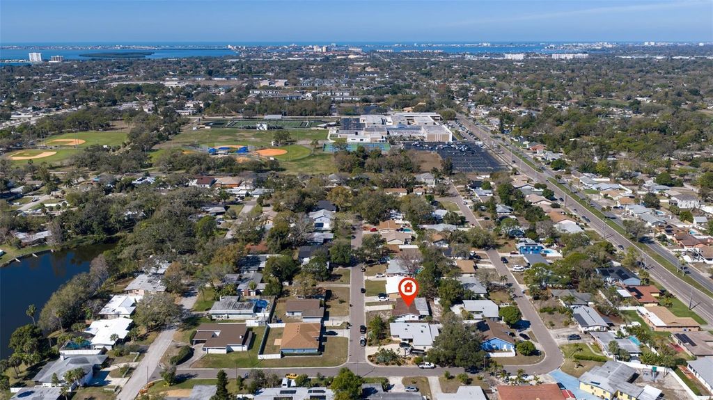 Image 36 of property listing at 1013 55TH TERRACE S, St Petersburg, FL 33705