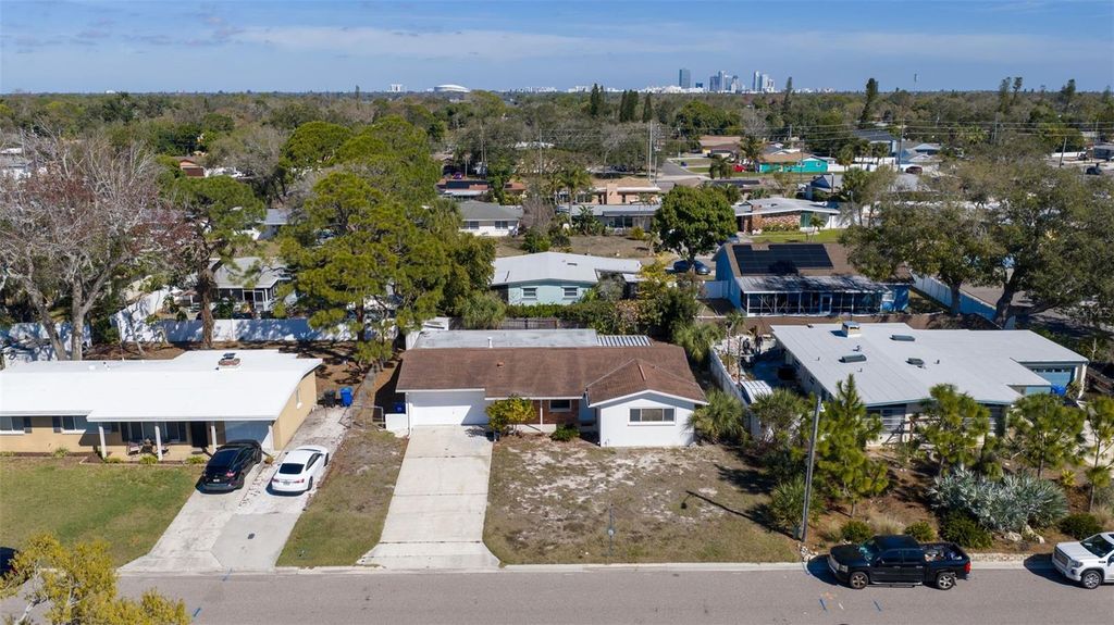 Image 40 of property listing at 1013 55TH TERRACE S, St Petersburg, FL 33705