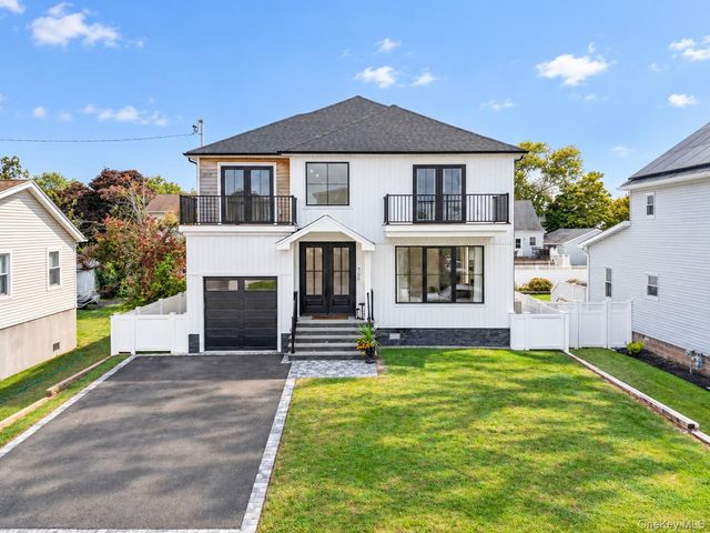 759 Pecan Street, Lindenhurst, NY 11757