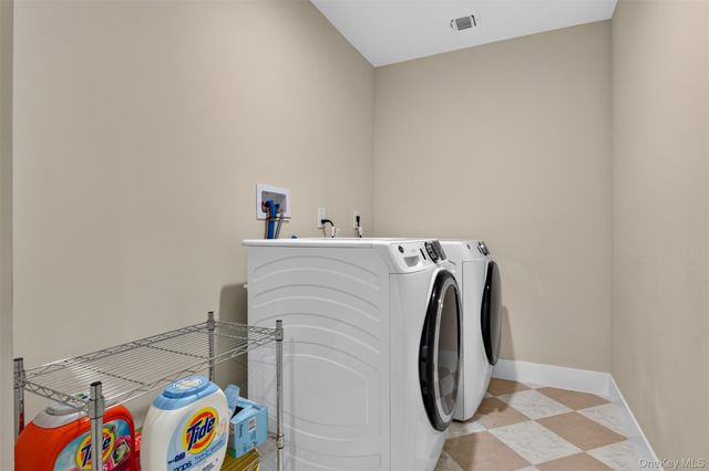 759 Pecan Street, Lindenhurst, NY 11757
