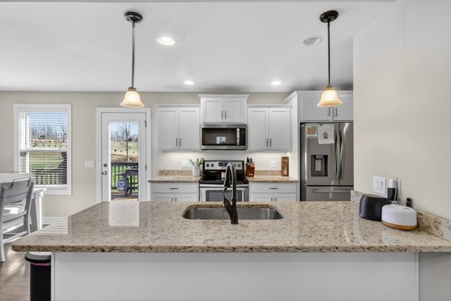 634 S Tunnel Rd, Gallatin, TN 37066