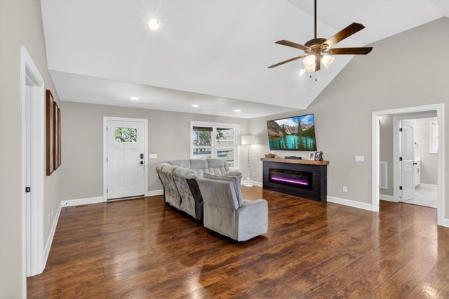 634 S Tunnel Rd, Gallatin, TN 37066