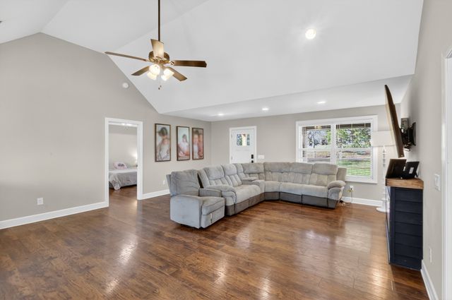 634 S Tunnel Rd, Gallatin, TN 37066