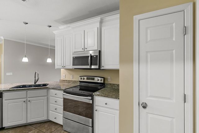 141 Gracebrook Ct., Headland, AL 36345
