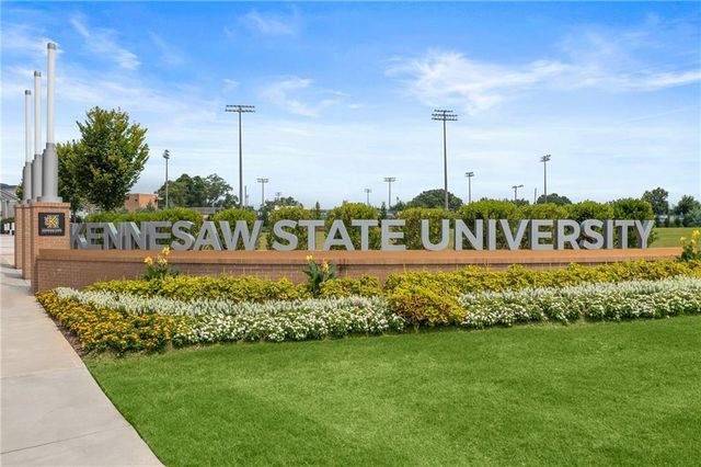 1957 Flying Scotsman Drive 23, Kennesaw, GA 30144