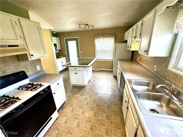 33012 Lake Shore Boulevard, Willowick, OH 44095