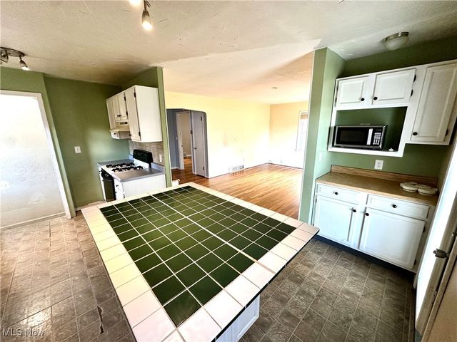 33012 Lake Shore Boulevard, Willowick, OH 44095