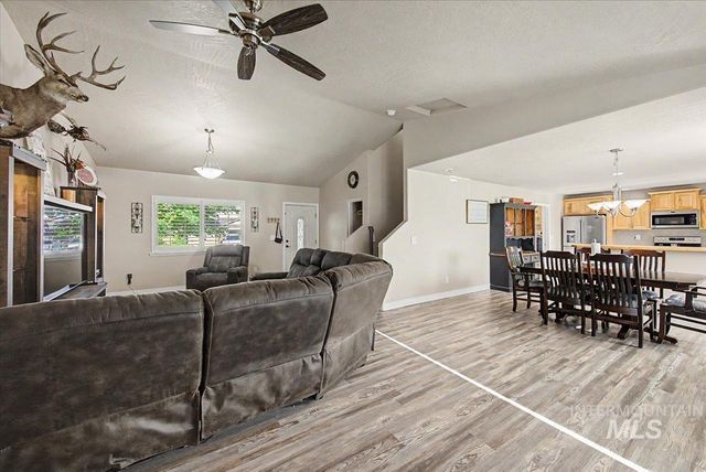 1574 S Glasgow, Nampa, ID 83686