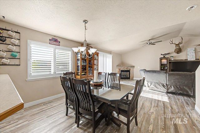 1574 S Glasgow, Nampa, ID 83686