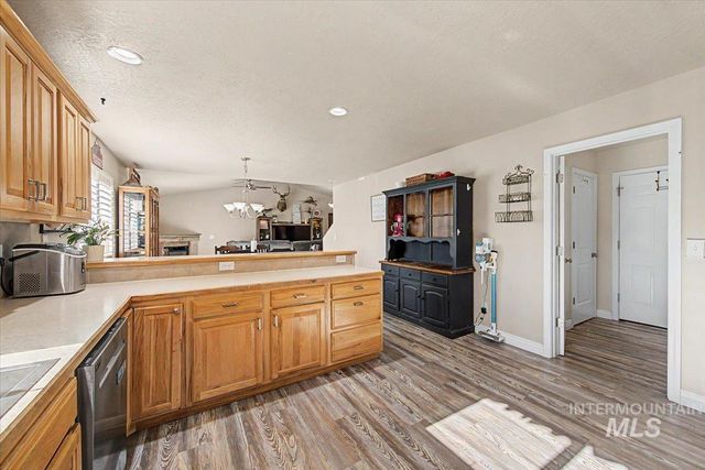 1574 S Glasgow, Nampa, ID 83686