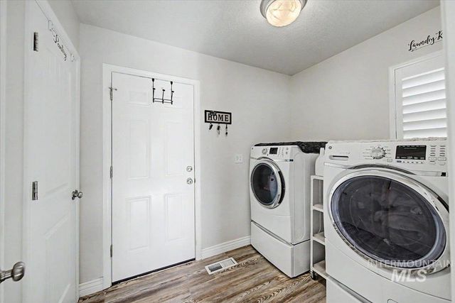 1574 S Glasgow, Nampa, ID 83686