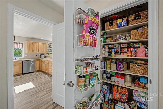 1574 S Glasgow, Nampa, ID 83686