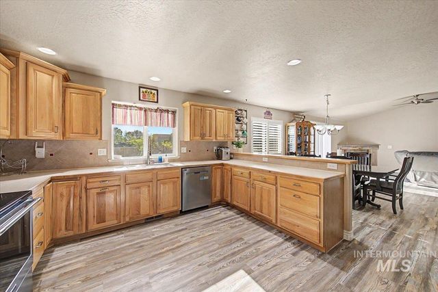 1574 S Glasgow, Nampa, ID 83686