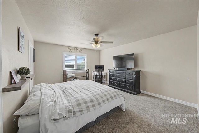 1574 S Glasgow, Nampa, ID 83686