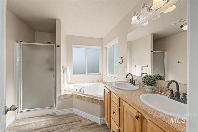 1574 S Glasgow, Nampa, ID 83686