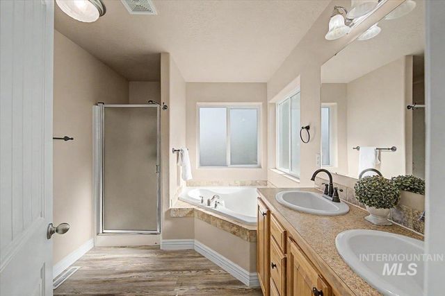 1574 S Glasgow, Nampa, ID 83686