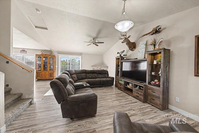 1574 S Glasgow, Nampa, ID 83686