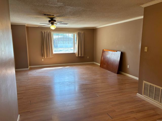 906 W Louisiana Street, Beebe, AR 72012